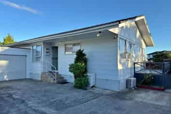 2/147 Gills Road, Half Moon Bay