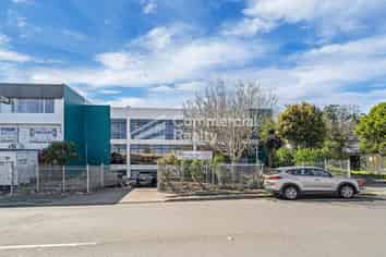 Safe Investment - Strong Tenant & High Yield
