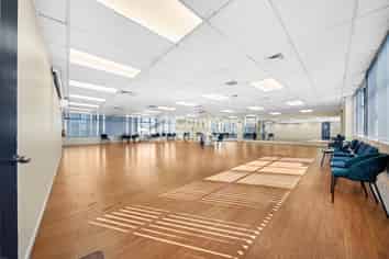 Safe Investment - Strong Tenant & High Yield