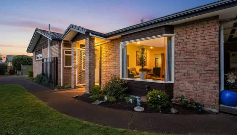 8 Chalmers Close, Orewa
