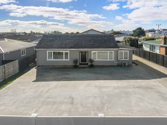 403B West Coast Road, Glen Eden