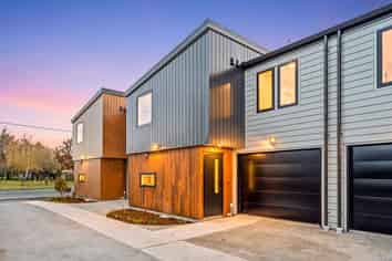 2/70 Isleworth Road, Bishopdale