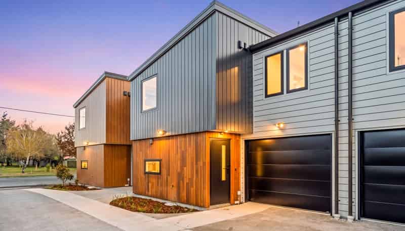 2/70 Isleworth Road, Bishopdale