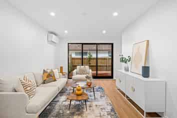 2/70 Isleworth Road, Bishopdale