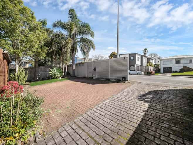654 Sandringham Road, Sandringham