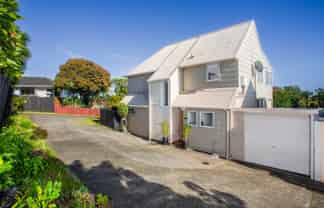 1/16 Tamahere Drive , Glenfield