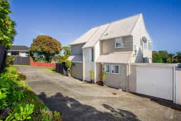 1/16 Tamahere Drive , Glenfield