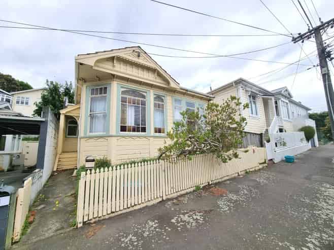 4 Manley Terrace , Newtown