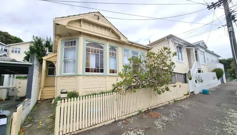 4 Manley Terrace , Newtown