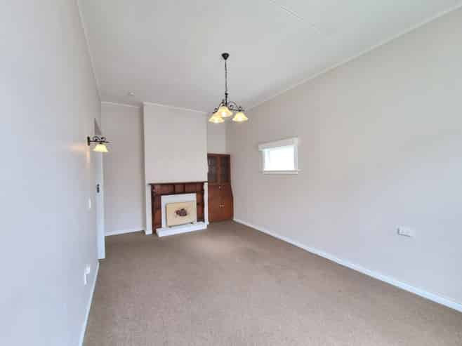 4 Manley Terrace , Newtown