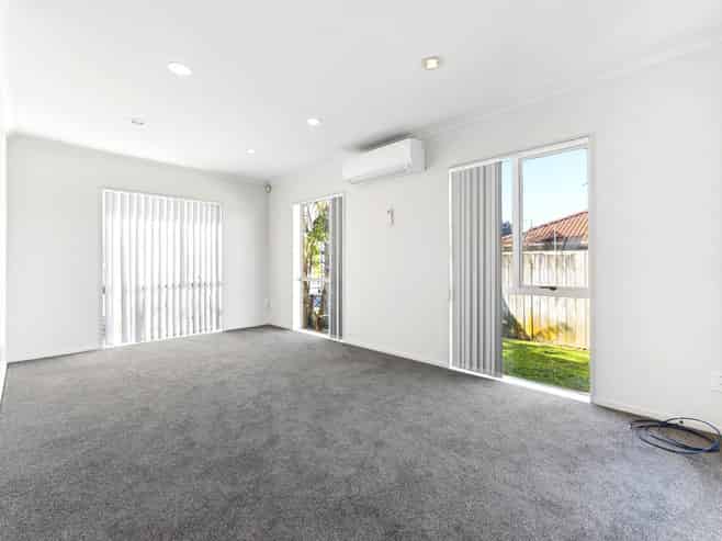 9A Robert Skeleton Place, Manurewa