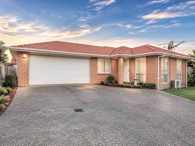 9A Robert Skelton Place, Manurewa