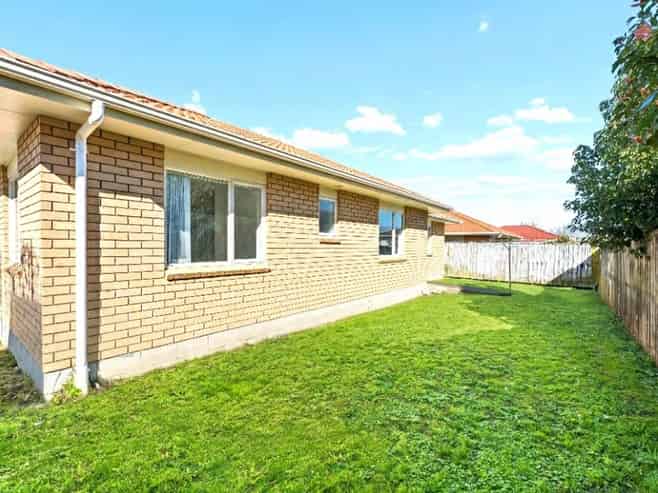 9A Robert Skeleton Place, Manurewa