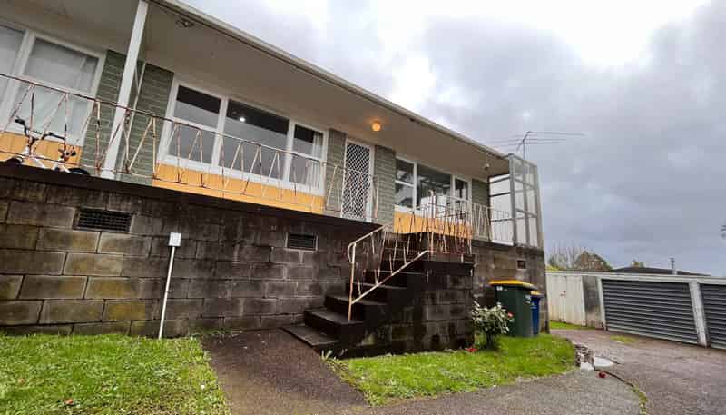 2/96 Te Atatu Road, Te Atatu South