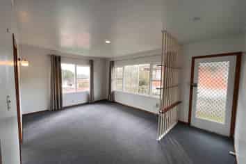 2/96 Te Atatu Road, Te Atatu South