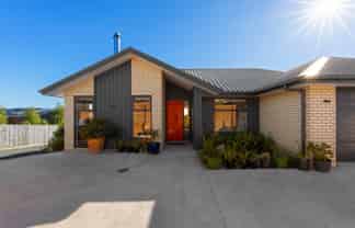 60 Katania Heights, Brightwater