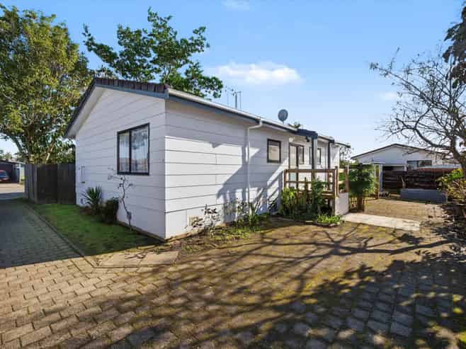 6 College Place, Poike