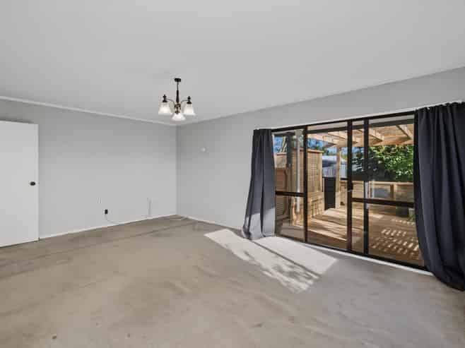 6 College Place, Poike