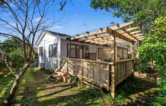 6 College Place, Poike