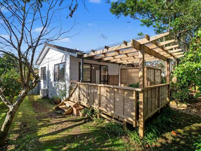 6 College Place, Poike