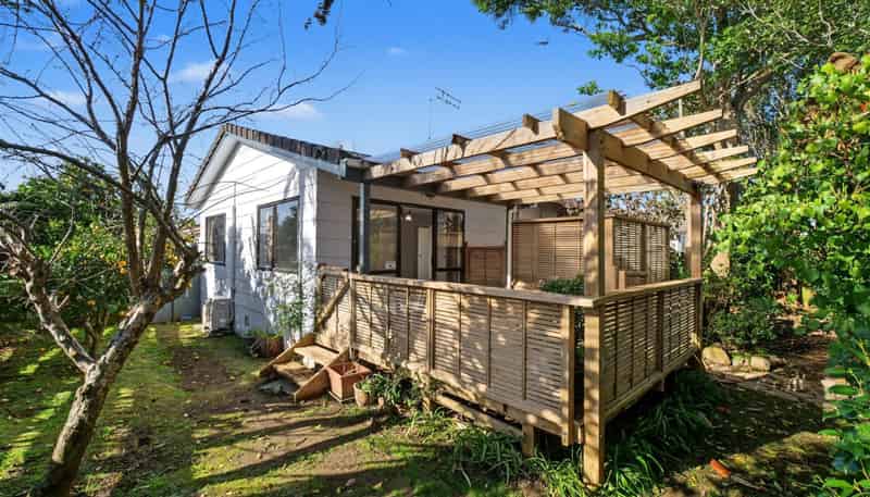 6 College Place, Poike