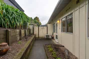 2/100 River Road, Hamilton East