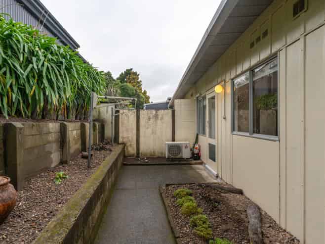 2/100 River Road, Hamilton East