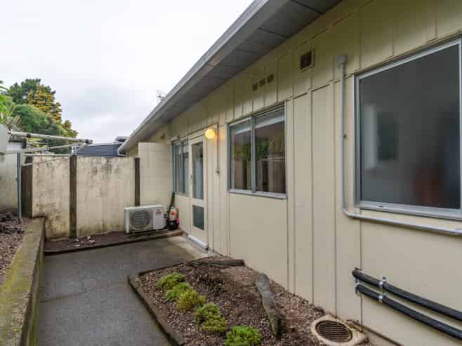 2/100 River Road, Hamilton East