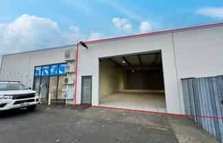 Pure warehouse in the heart of Silverdale