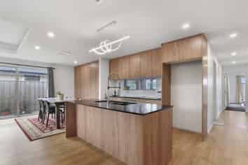 30 Mehrtens Crescent, Ravenswood