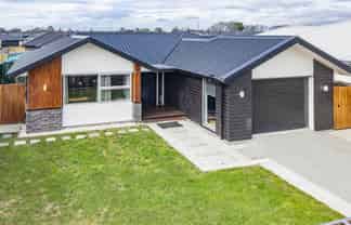 30 Mehrtens Crescent, Ravenswood