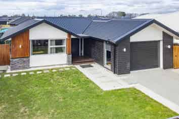 30 Mehrtens Crescent, Ravenswood