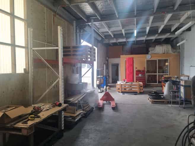 Handy, Affordable Workshop - 101m2
