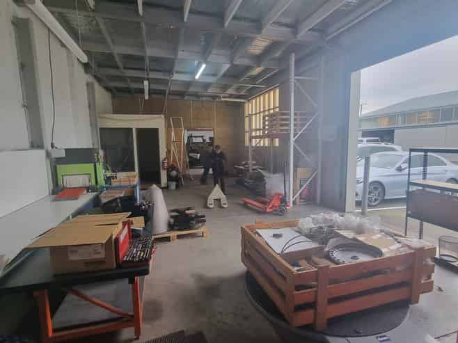 Handy, Affordable Workshop - 101m2