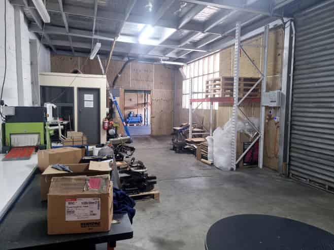 Handy, Affordable Workshop - 101m2