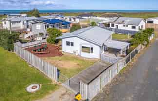 25 Nukumaru Parade, Waiinu Beach