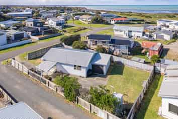 25 Nukumaru Parade, Waiinu Beach