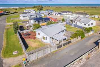 25 Nukumaru Parade, Waiinu Beach