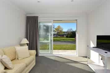 E/9 Victoria Street , Carterton