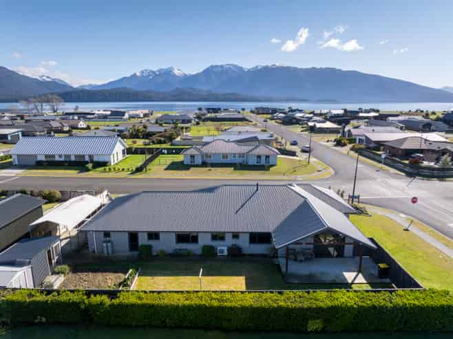 122 Dusky Street, Te Anau