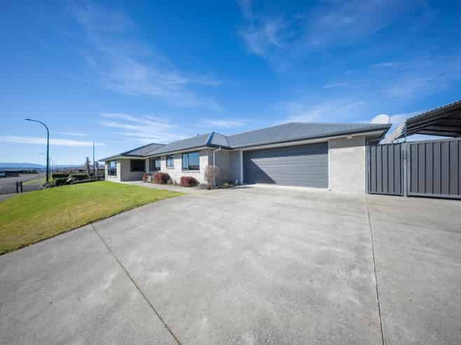 122 Dusky Street, Te Anau