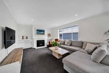 27 Wairau Road, Oakura