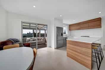 27 Wairau Road, Oakura