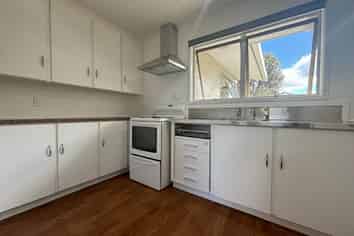 33 Paramount Parade, Tikipunga