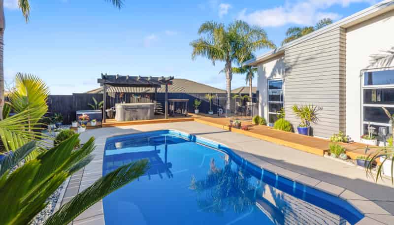 8 Waterside Drive, Pyes Pa