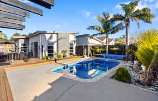 8 Waterside Drive, Pyes Pa