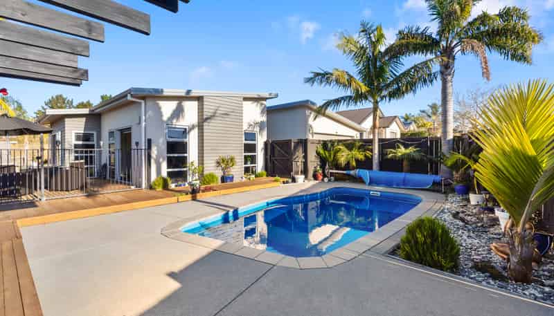8 Waterside Drive, Pyes Pa