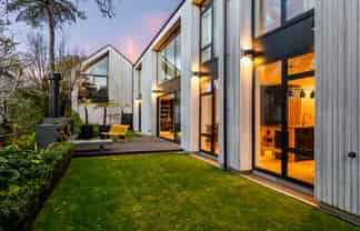 14 Lochiel Road, Khandallah
