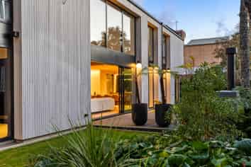 14 Lochiel Road, Khandallah