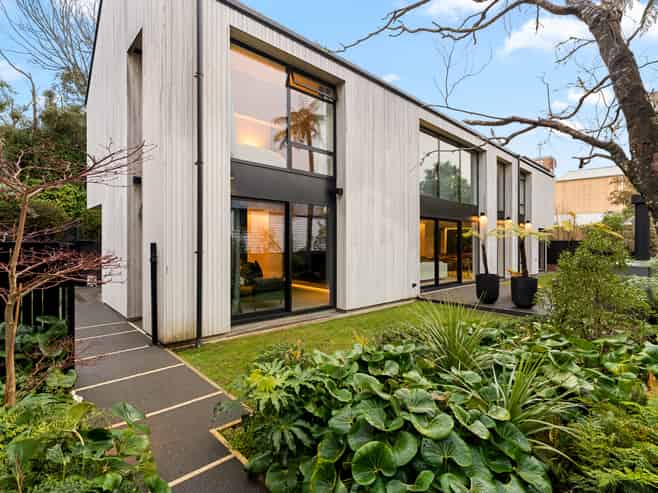 14 Lochiel Road, Khandallah